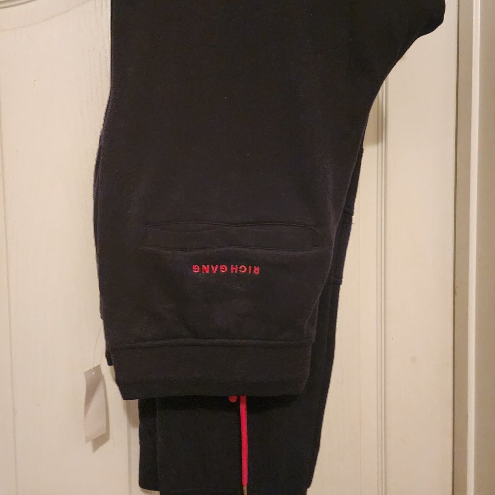 Joggers - Picture 2 of 3